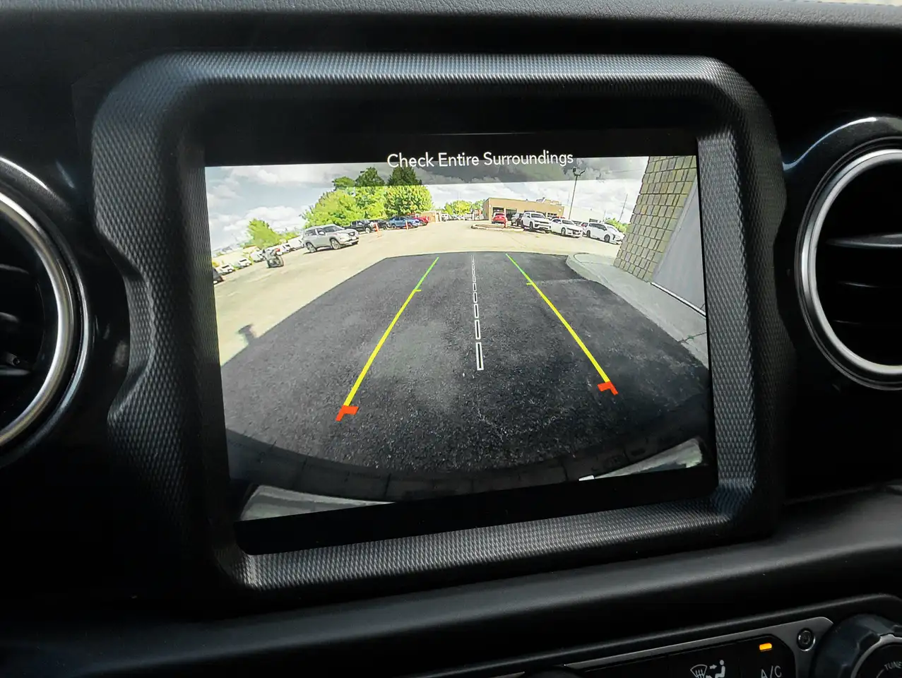 Jeep Wrangler - Image 13