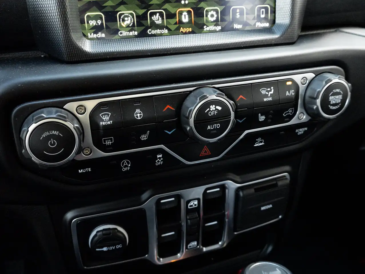 Jeep Wrangler - Image 18