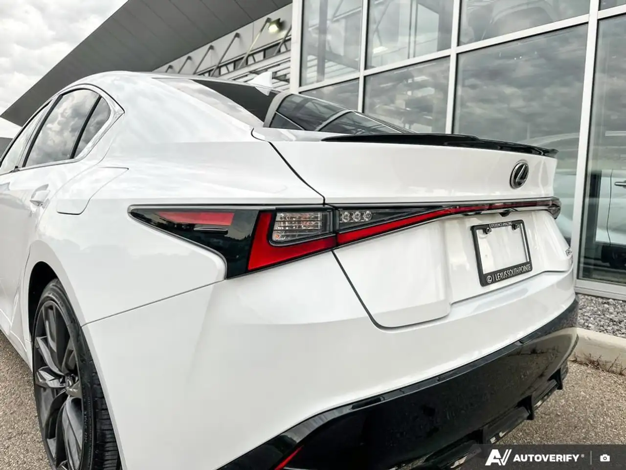 Lexus IS - Image 11