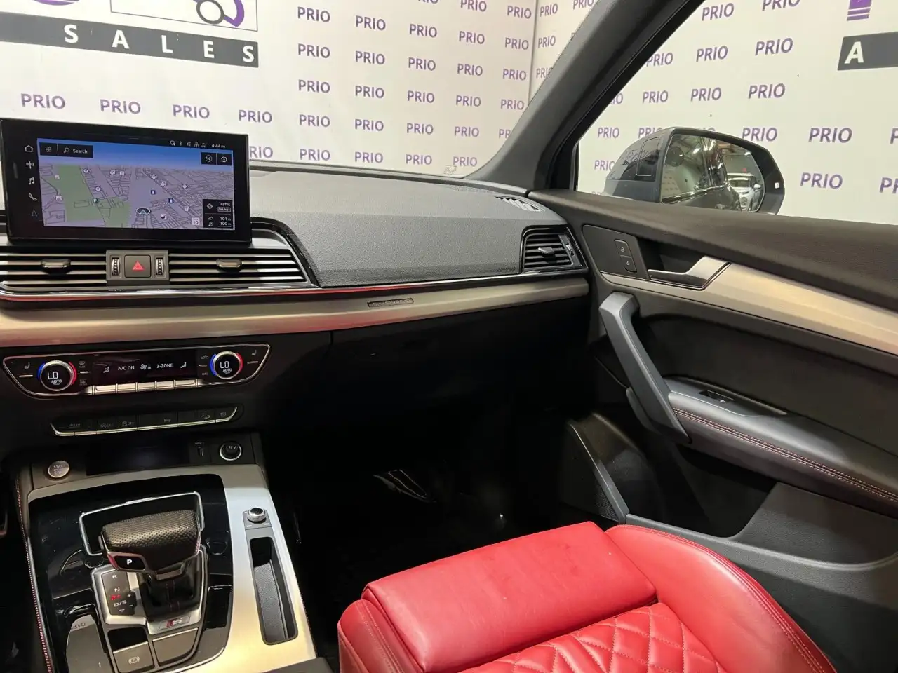 Audi SQ5 - Image 25