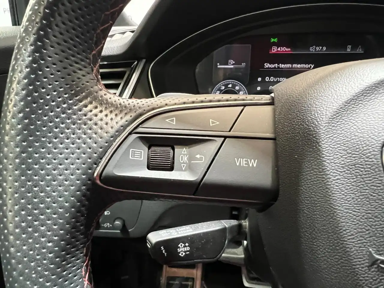 Audi SQ5 - Image 28