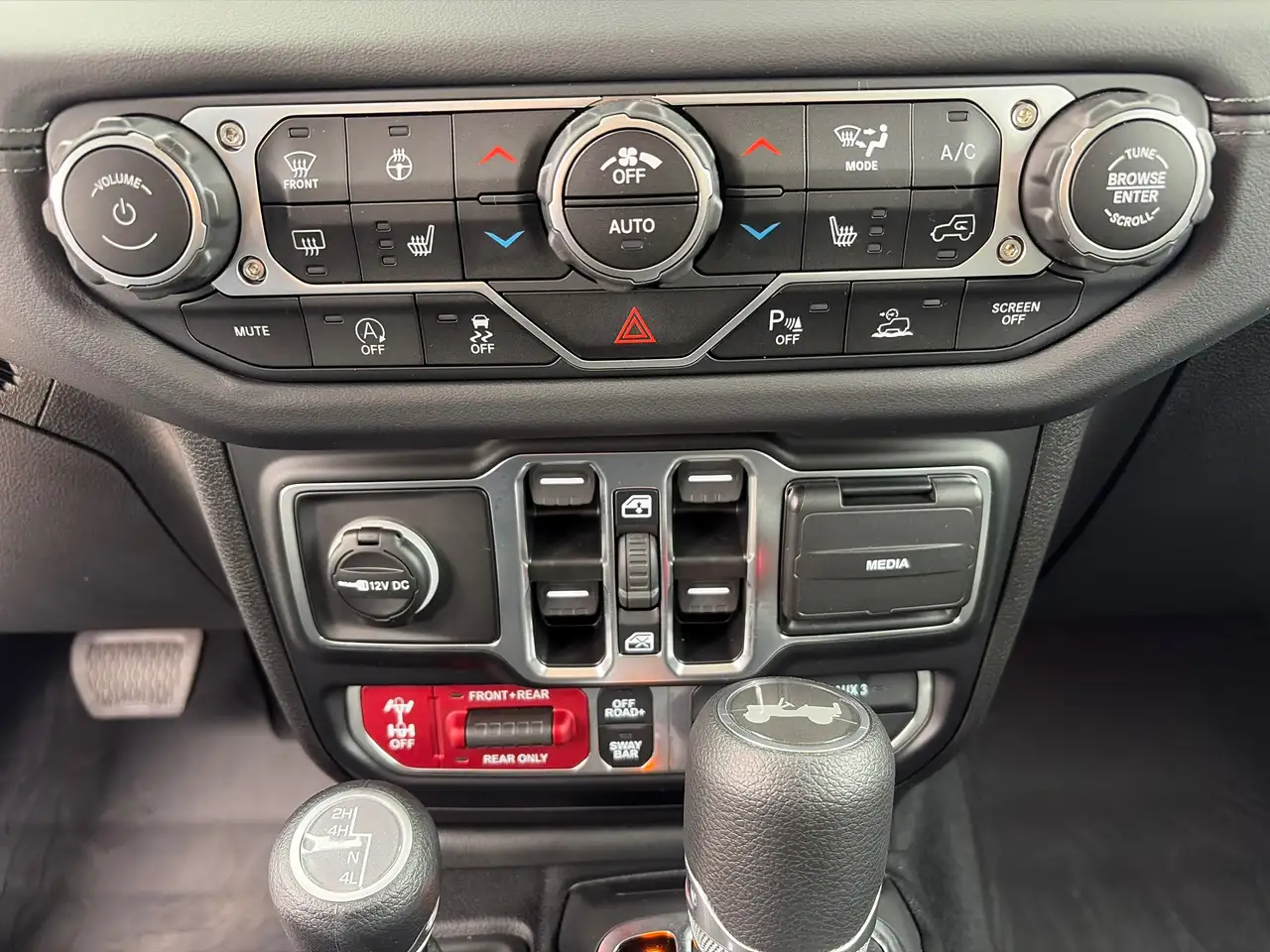 Jeep Wrangler - Image 19