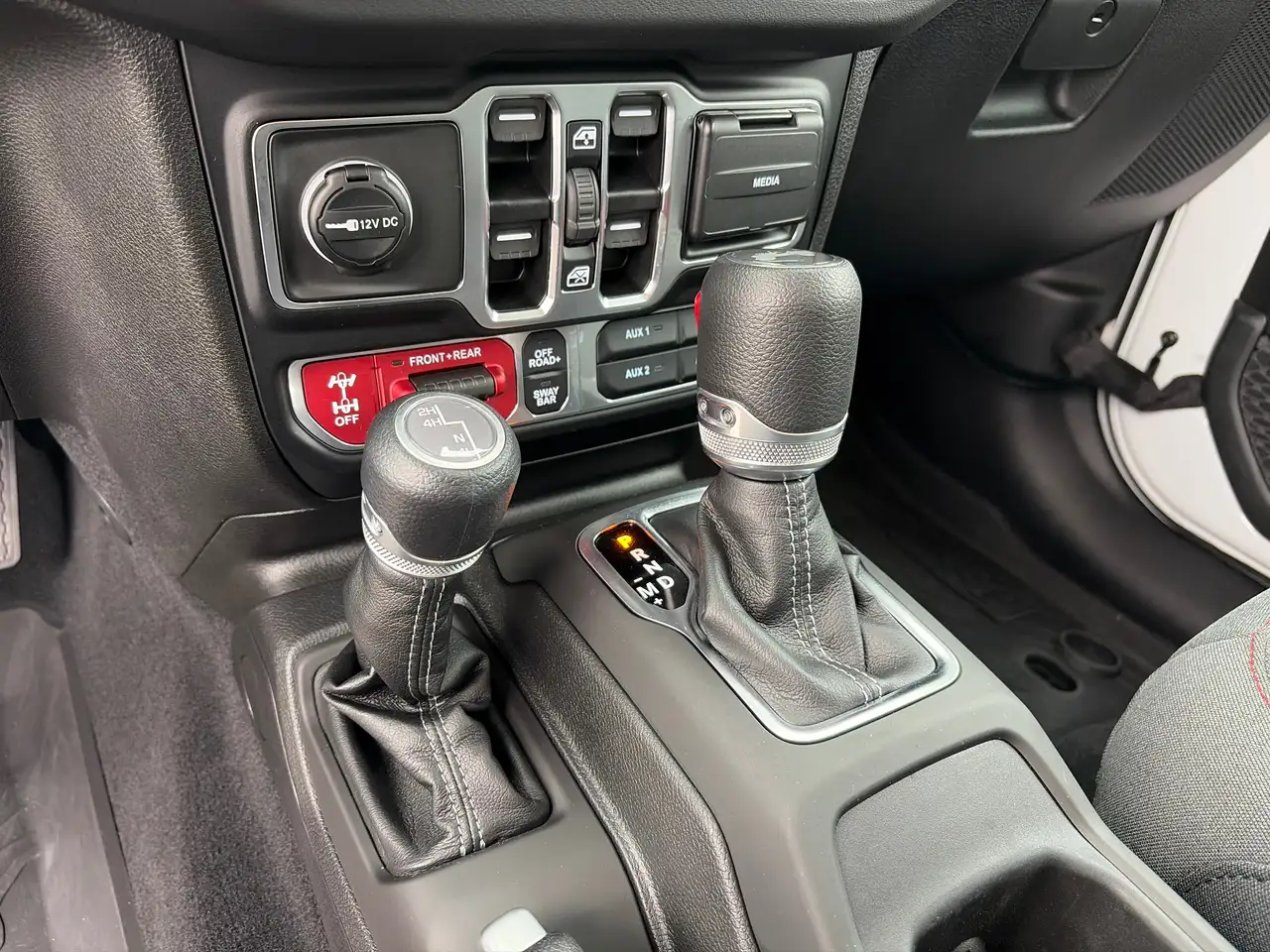Jeep Wrangler - Image 21