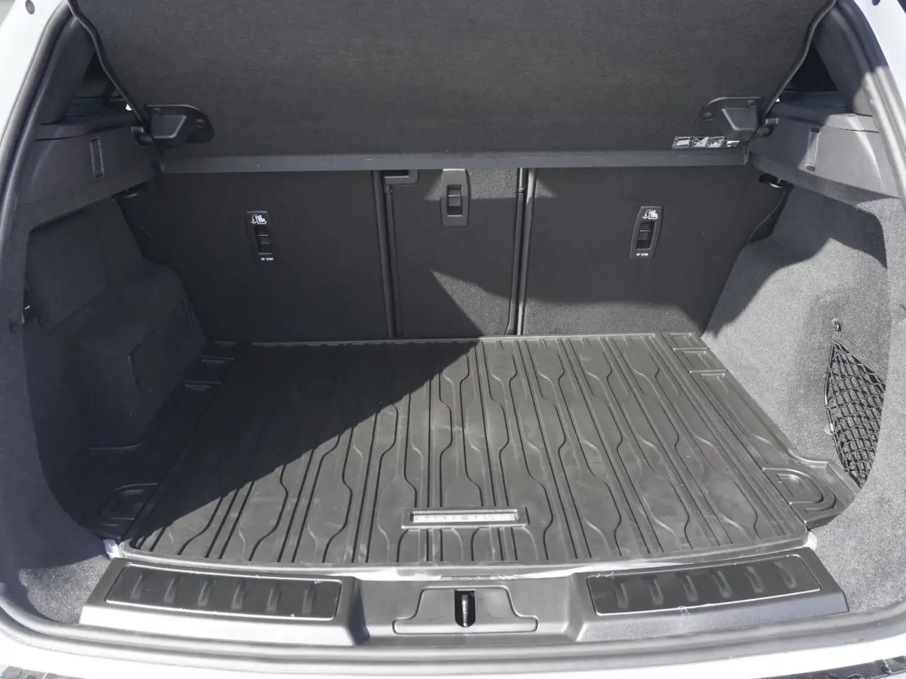 Land Rover Range Rover Evoque - Image 25