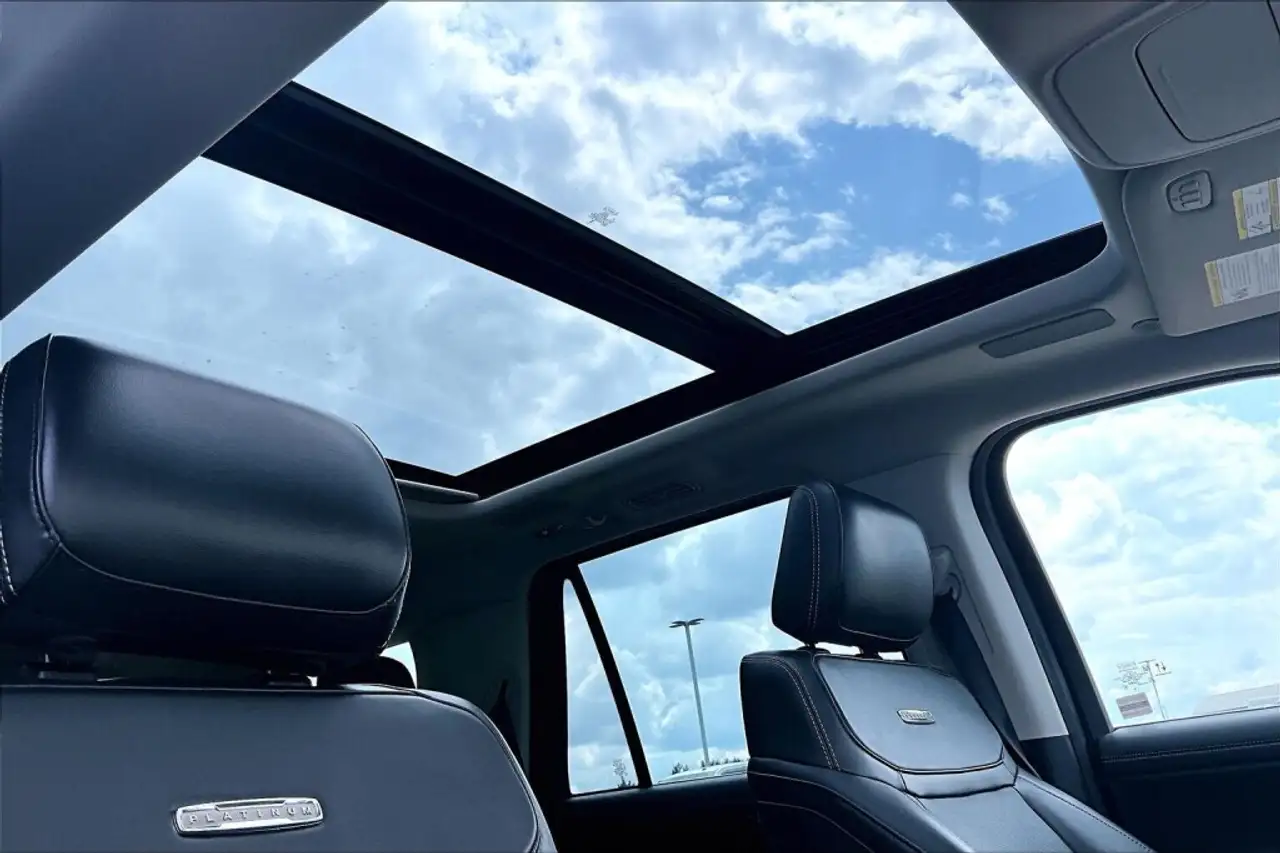 Ford Expedition - Image 22