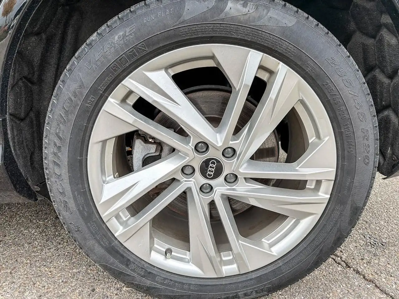Audi Q7 - Image 7