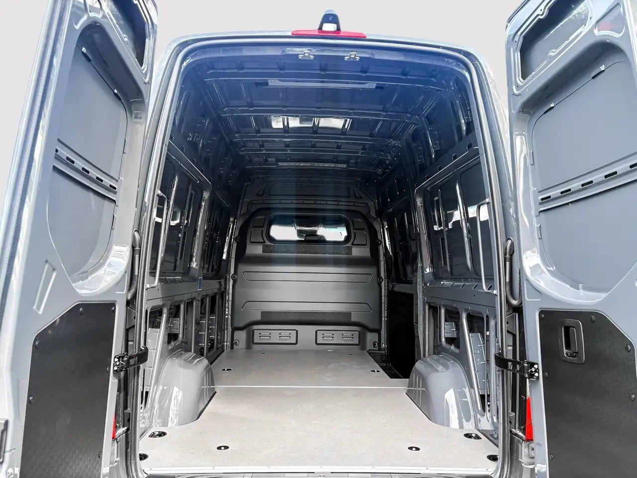 Mercedes-Benz Sprinter - Image 8