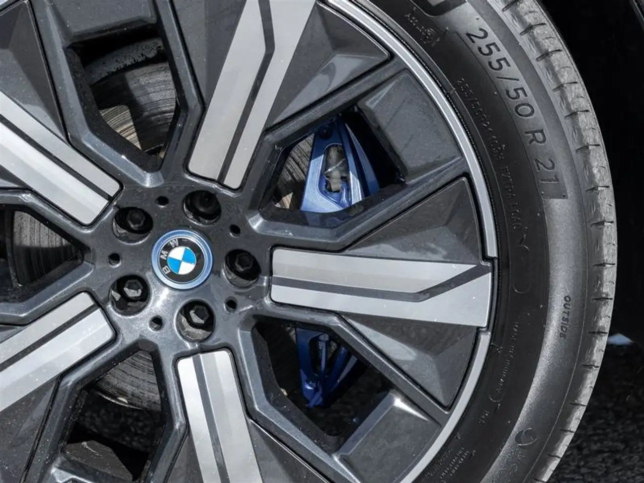 BMW iX - Image 6