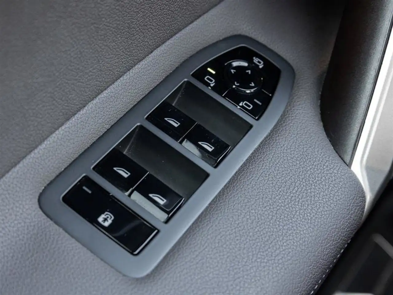 BMW iX - Image 18