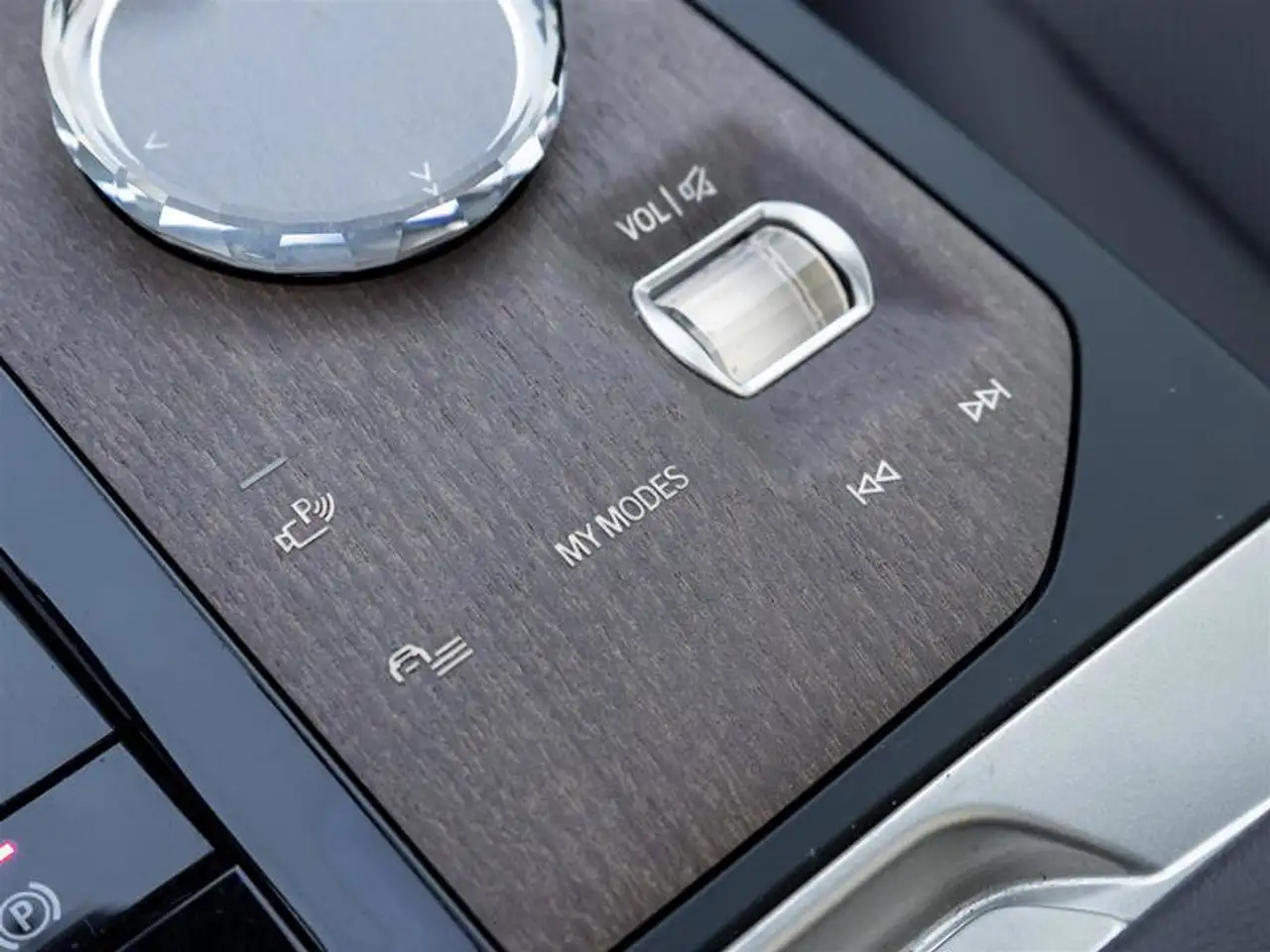 BMW iX - Image 24