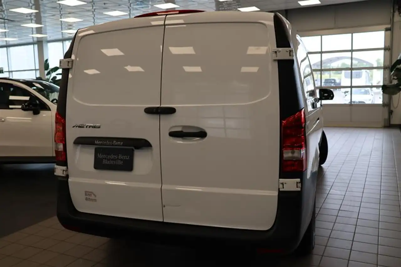 Mercedes-Benz Metris Cargo Van - Image 2