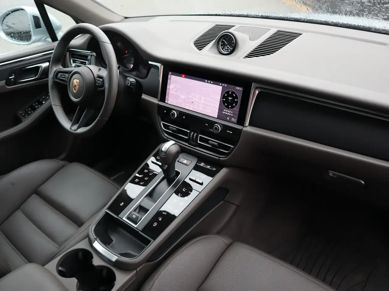 Porsche Macan - Image 23
