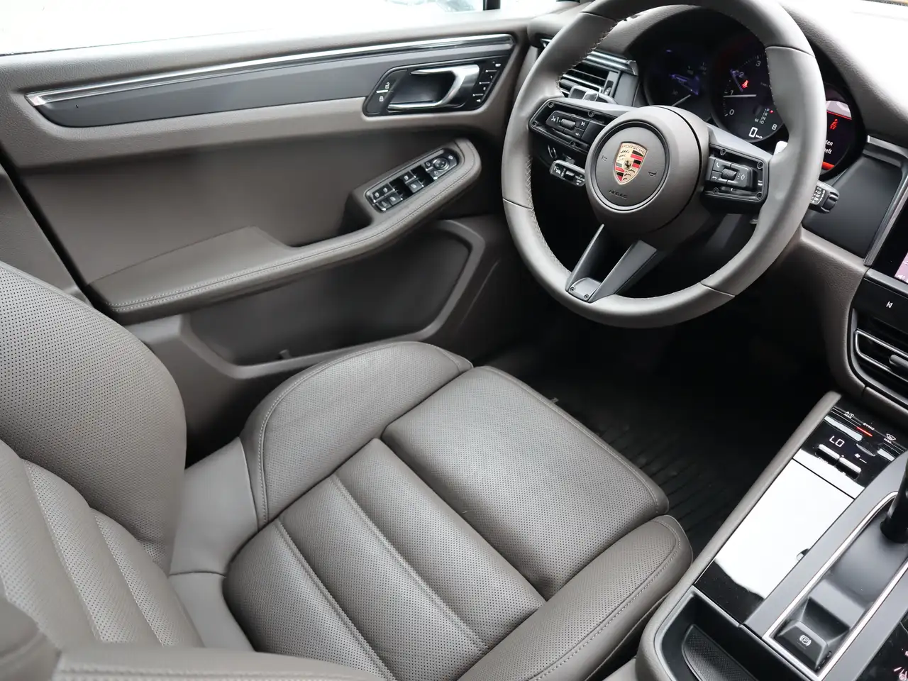 Porsche Macan - Image 15