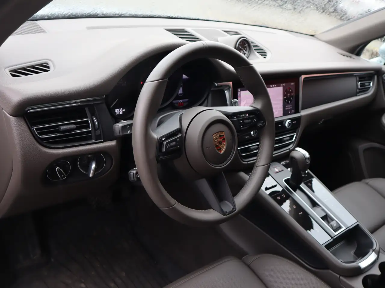 Porsche Macan - Image 12