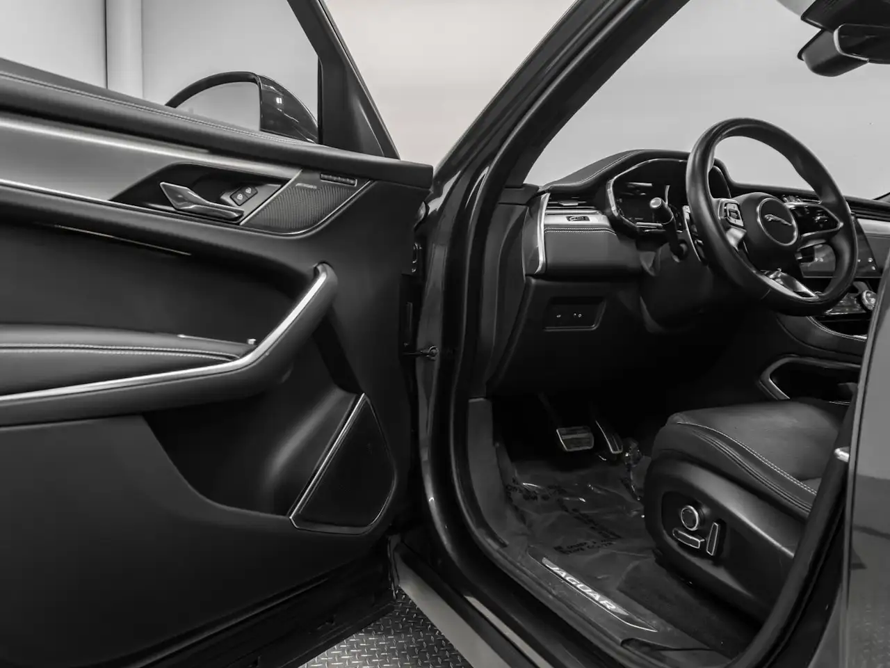 Jaguar F-Pace - Image 4