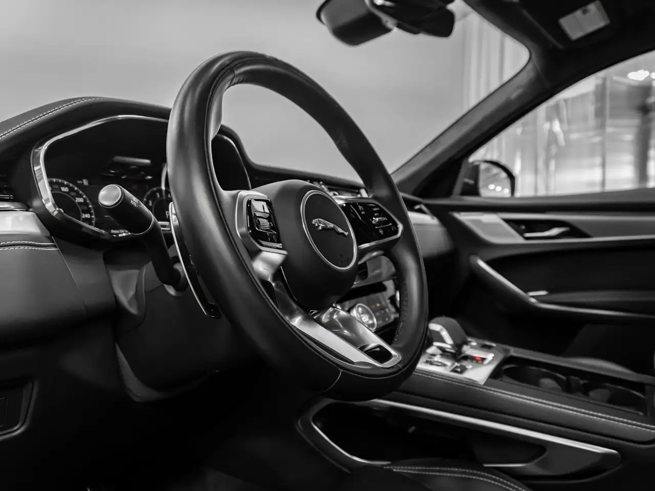 Jaguar F-Pace - Image 32