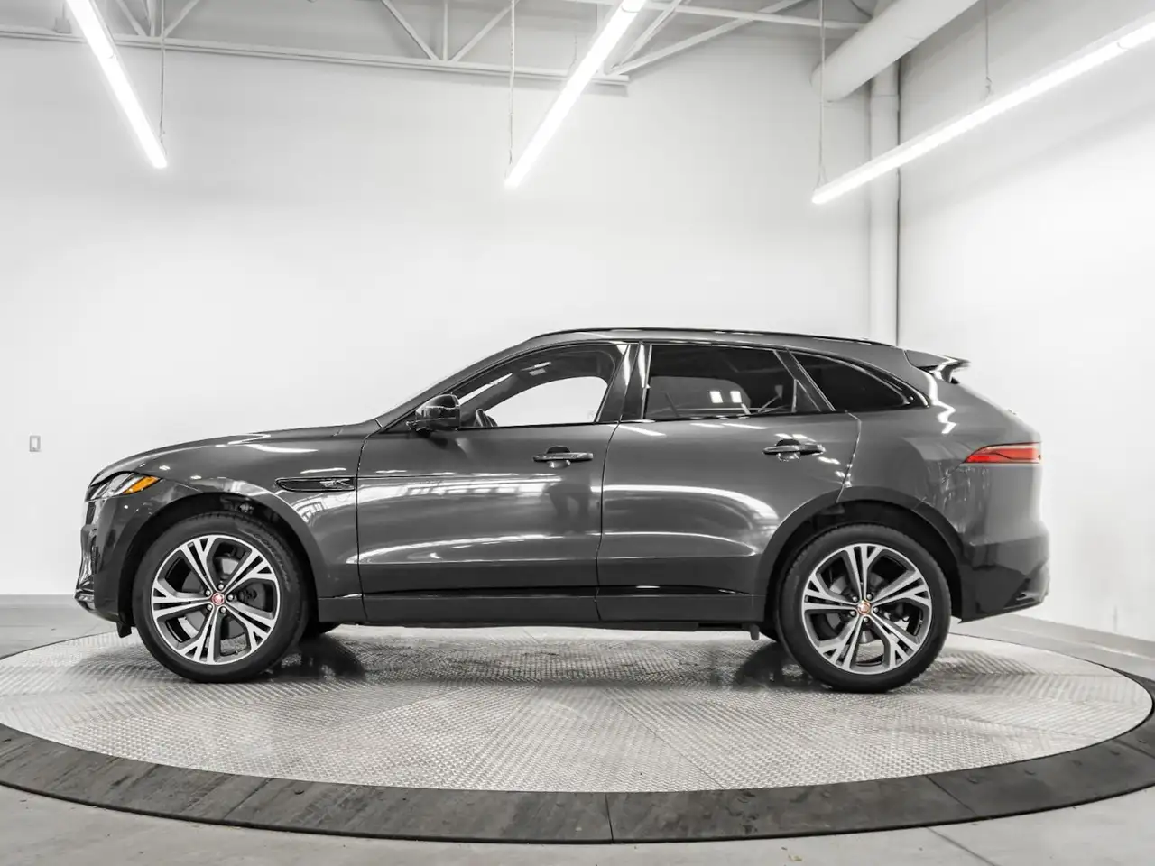 Jaguar F-Pace - Image 2