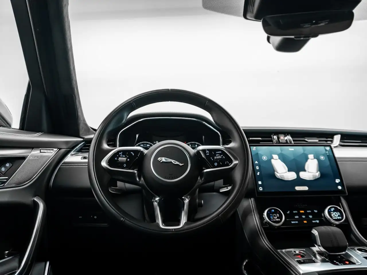 Jaguar F-Pace - Image 15