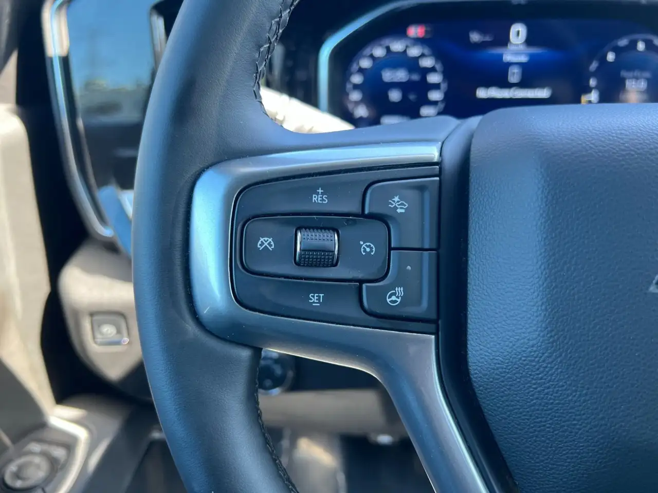 Chevrolet Silverado 1500 - Image 24