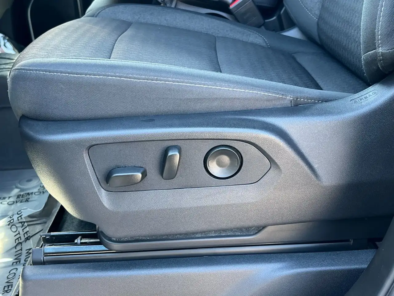 Chevrolet Silverado 1500 - Image 19