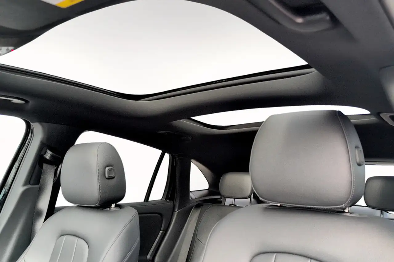 Mercedes-Benz GLA - Image 11