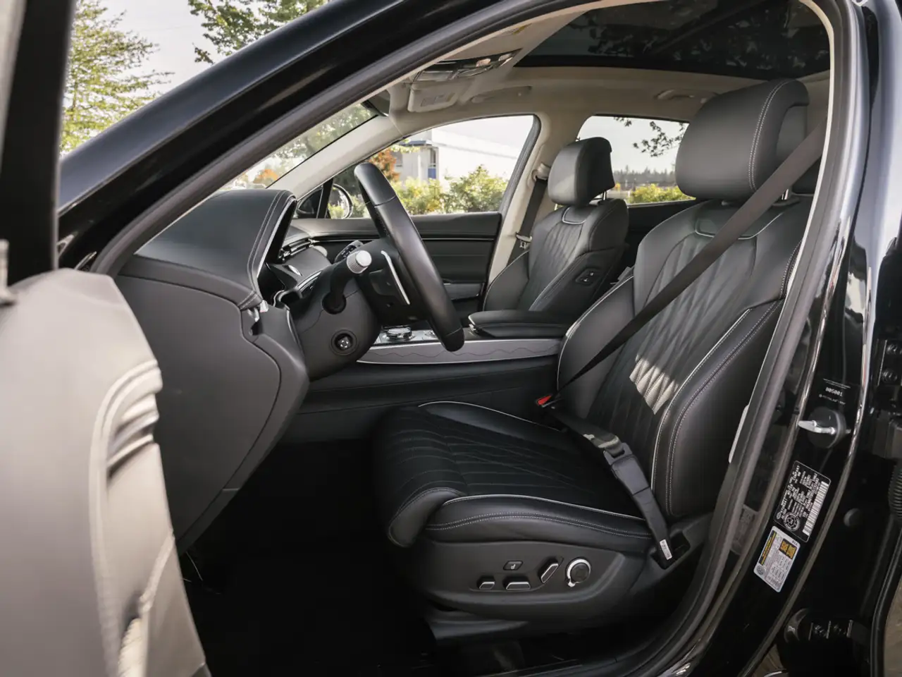Genesis GV70 - Image 10