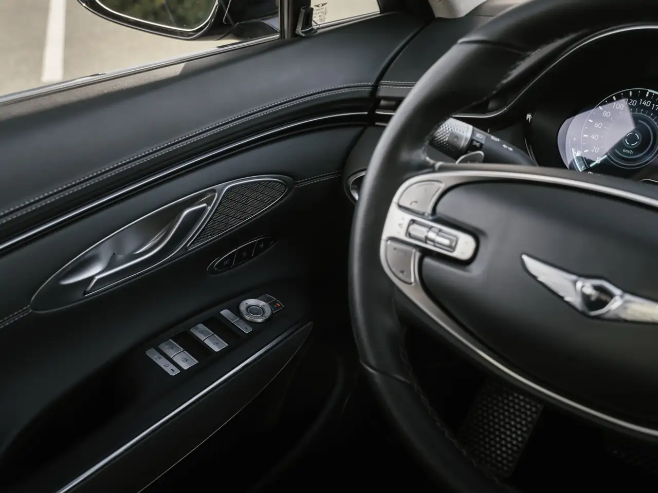 Genesis GV70 - Image 18