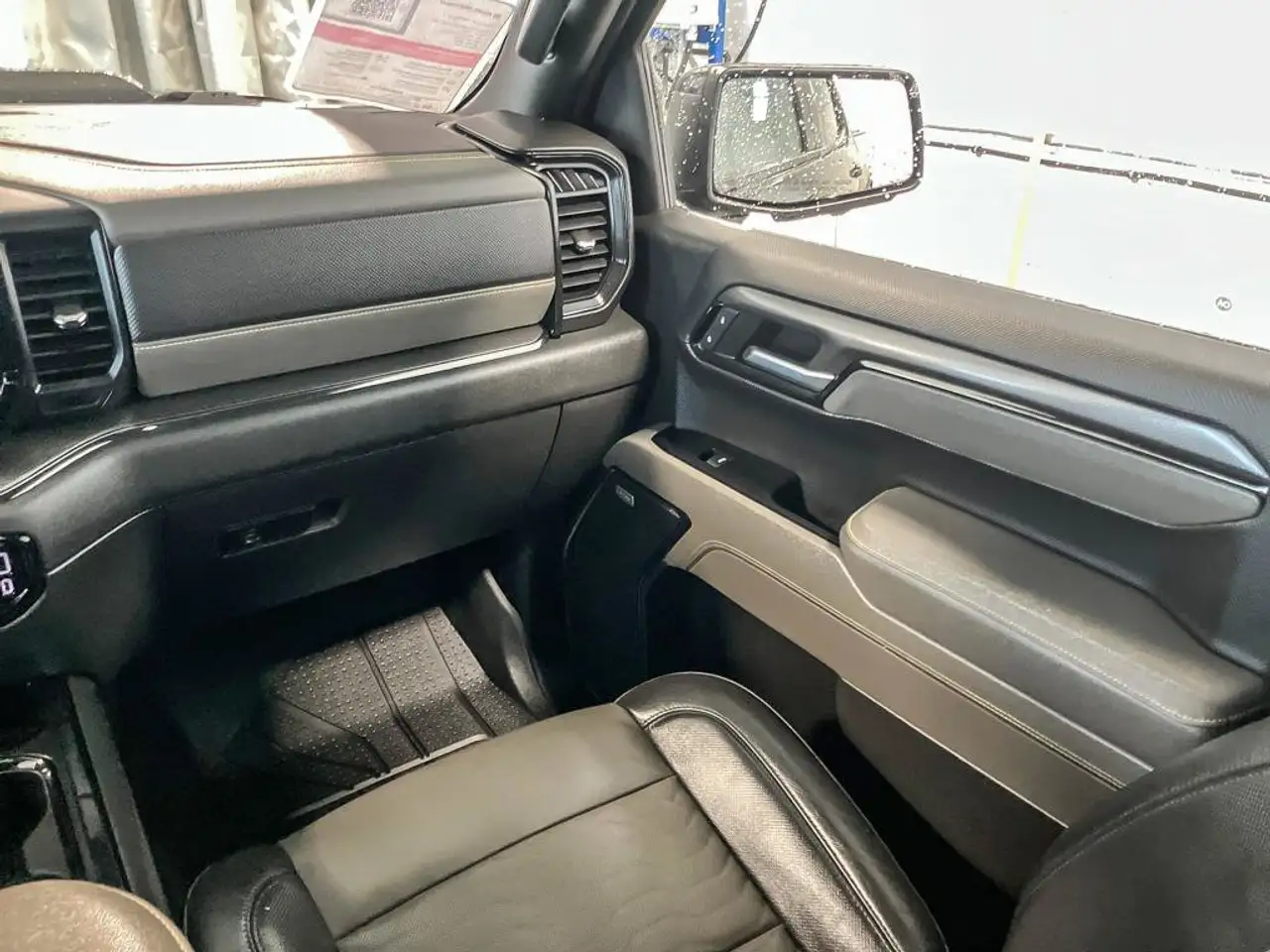 Chevrolet Silverado 1500 - Image 29