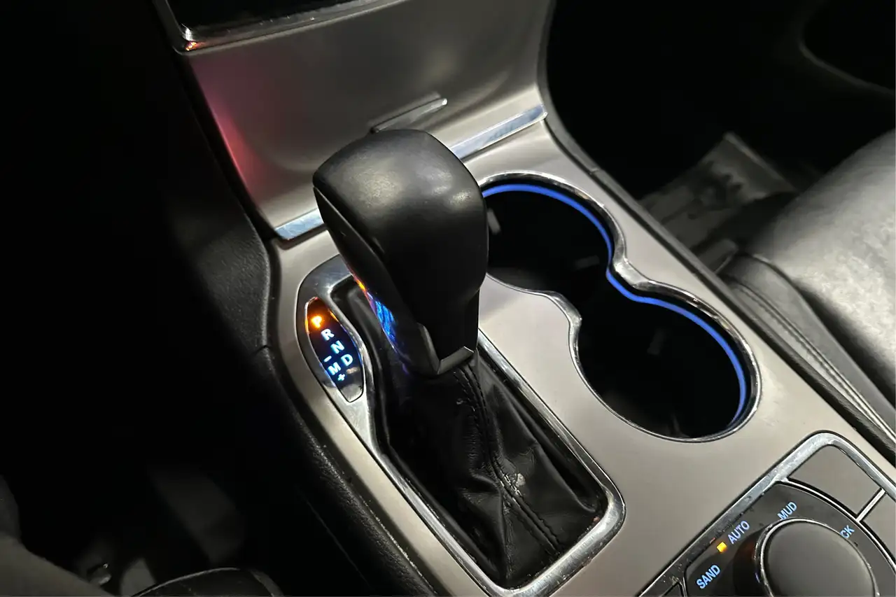 Jeep Grand Cherokee - Image 26