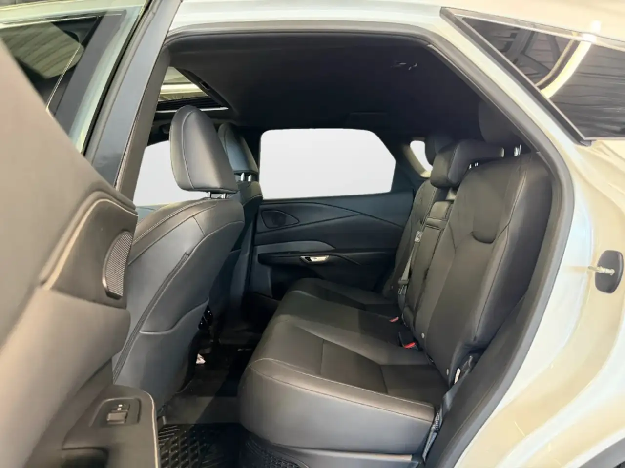 Lexus RX 350h - Image 11