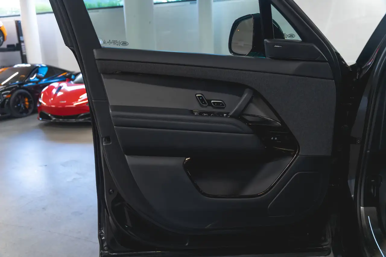 Land Rover Range Rover Sport - Image 9