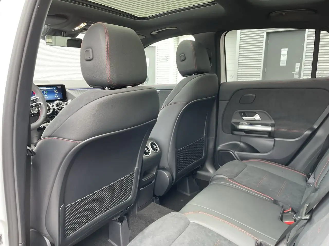 Mercedes-Benz GLA - Image 32