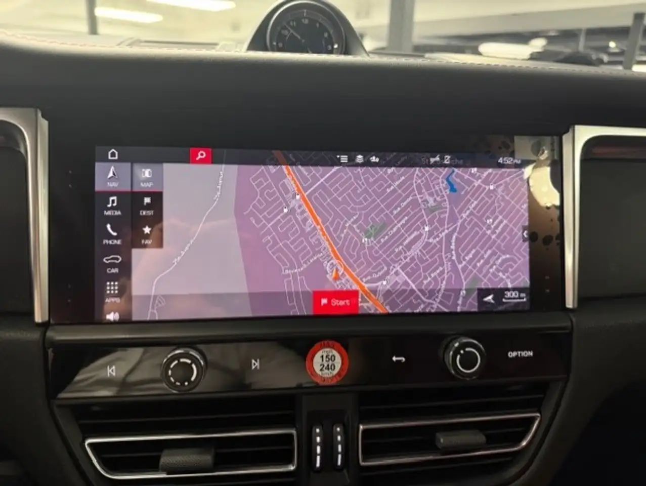 Porsche Macan - Image 15