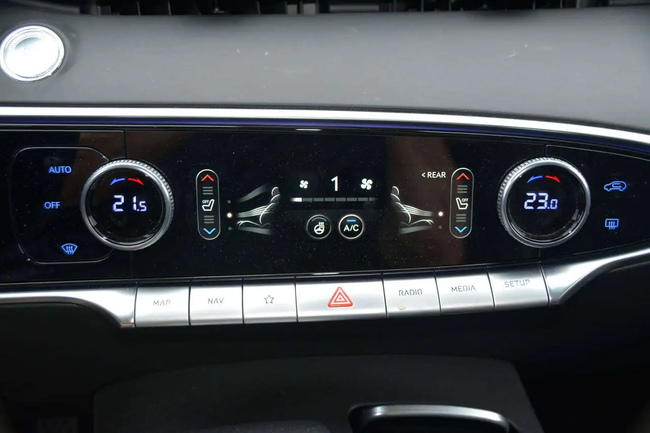 Genesis GV70 - Image 37