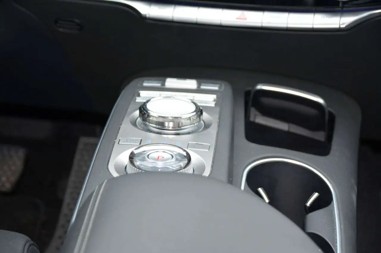 Genesis GV70 - Image 8
