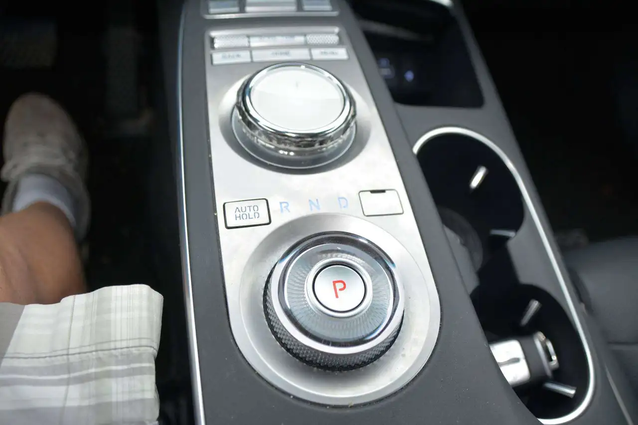 Genesis GV70 - Image 39
