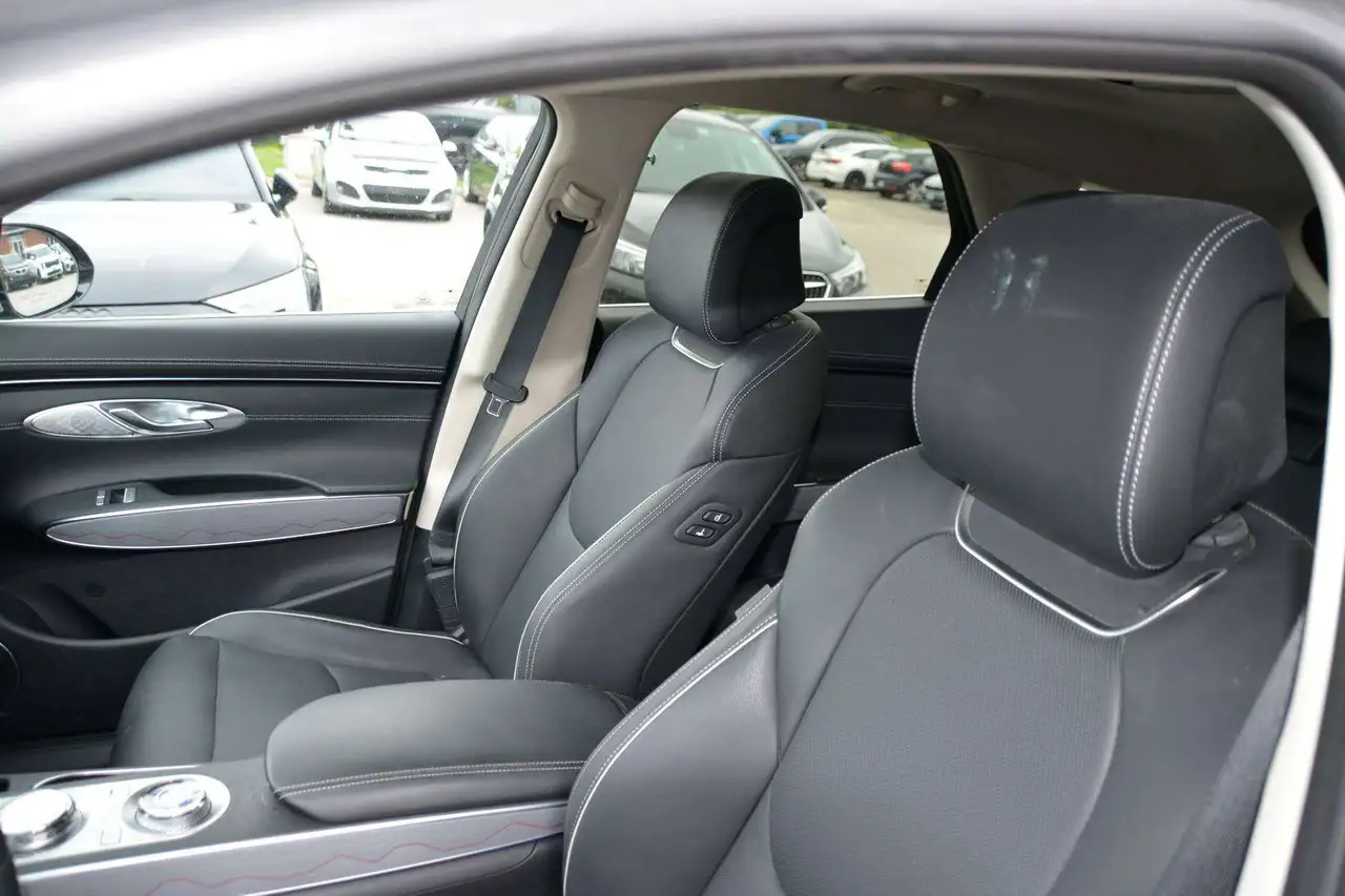 Genesis GV70 - Image 19