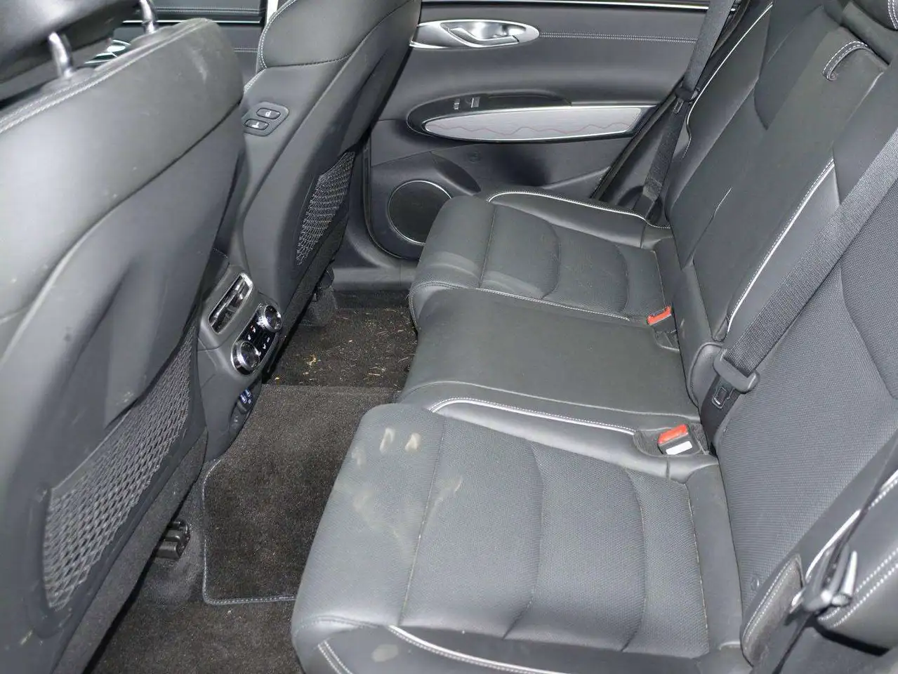 Genesis GV70 - Image 21