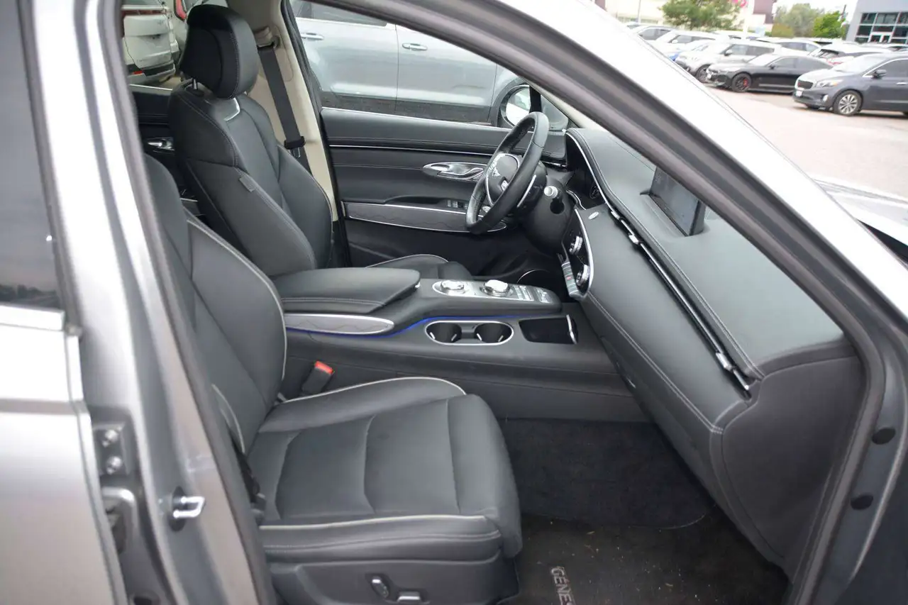 Genesis GV70 - Image 27