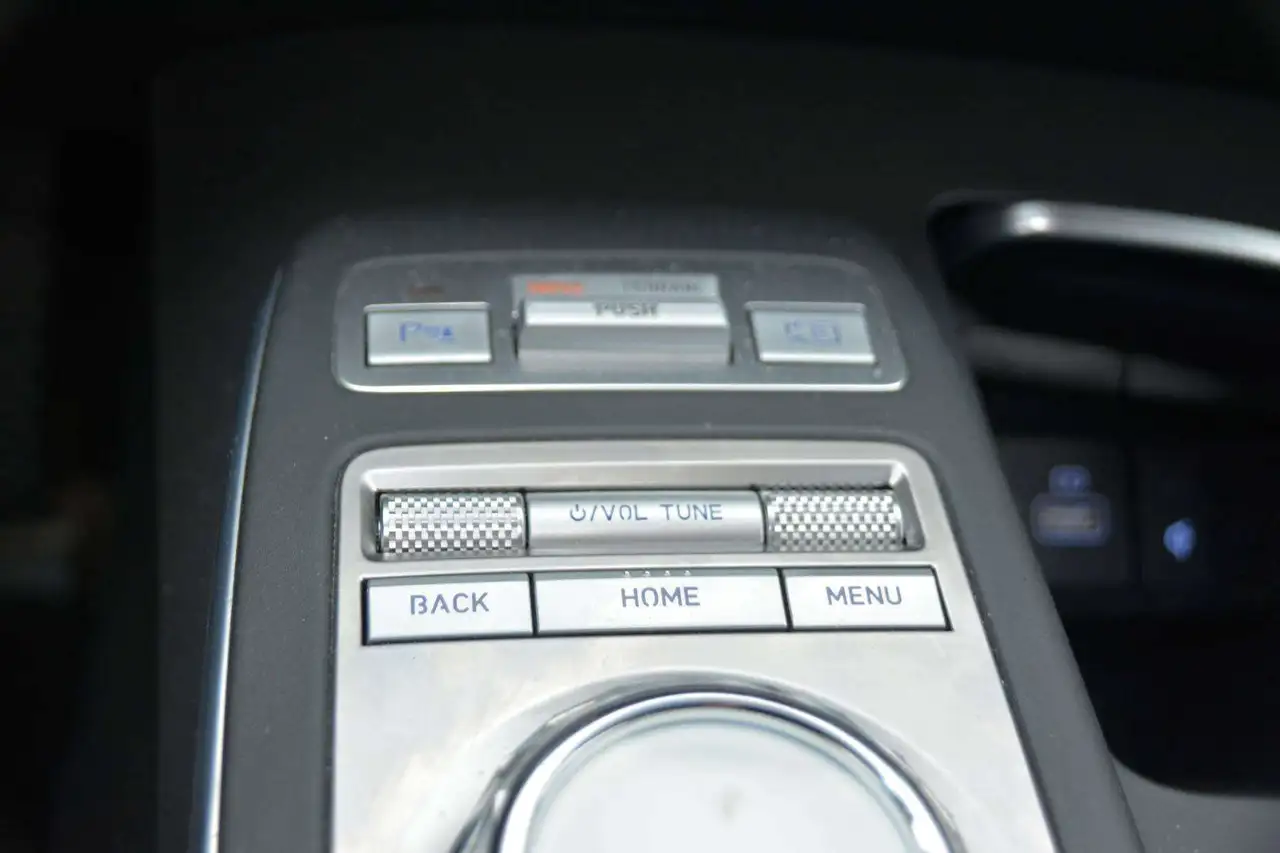 Genesis GV70 - Image 38