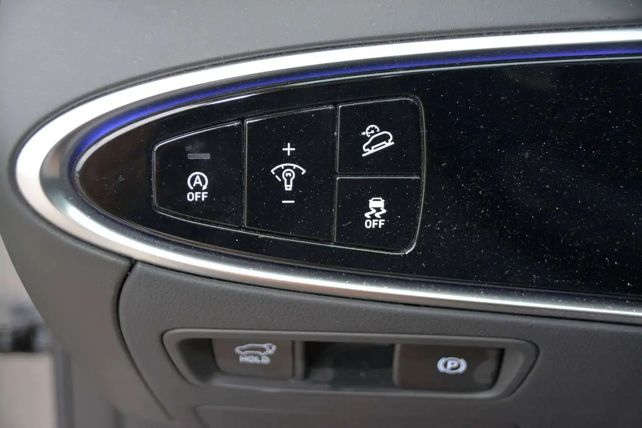 Genesis GV70 - Image 28
