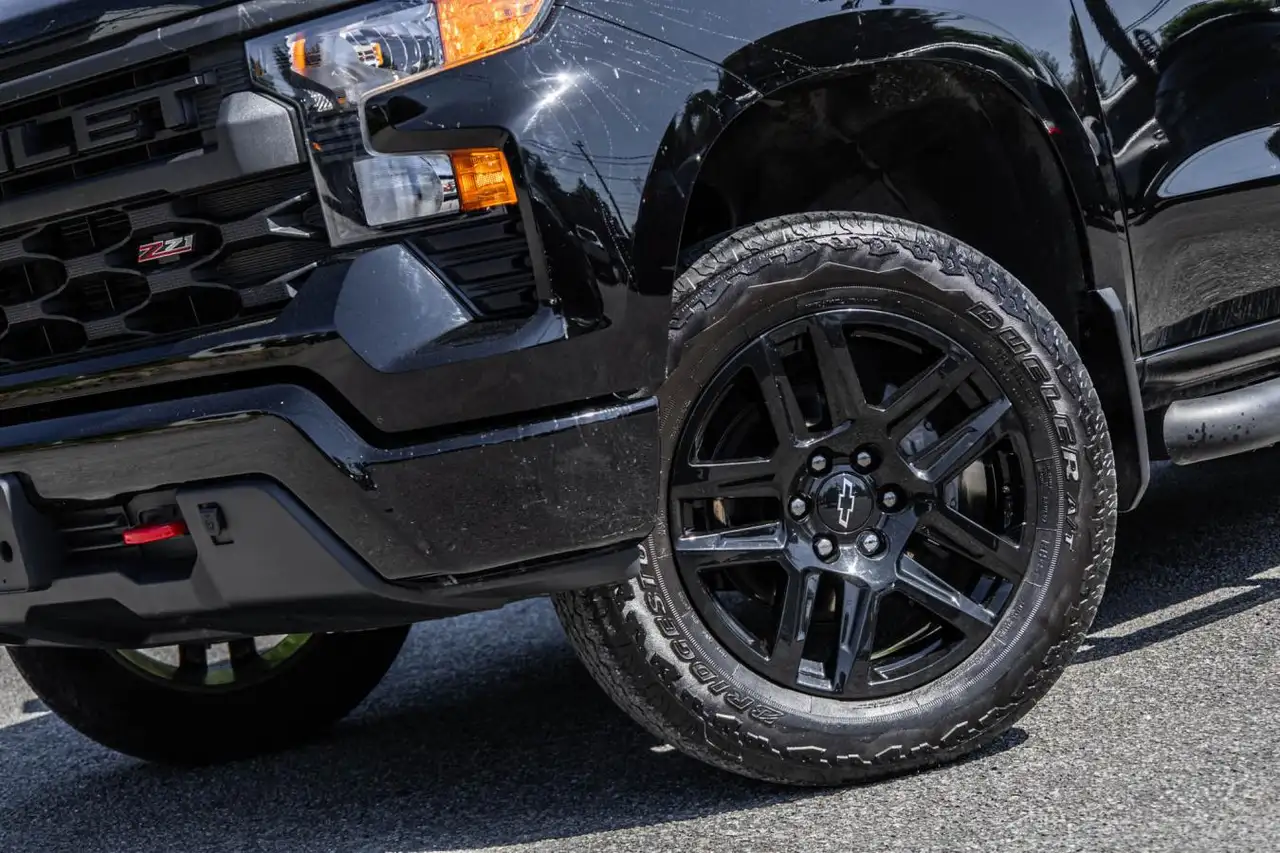 Chevrolet Silverado 1500 - Image 2