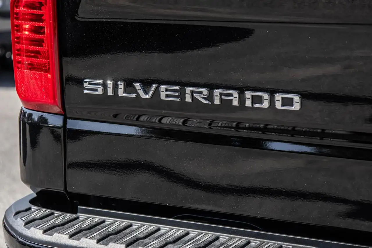 Chevrolet Silverado 1500 - Image 7