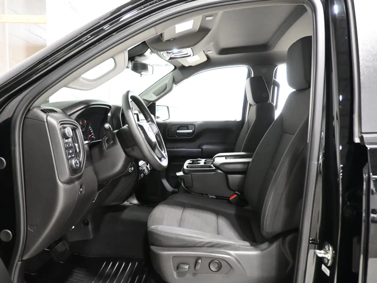 Chevrolet Silverado 1500 - Image 21