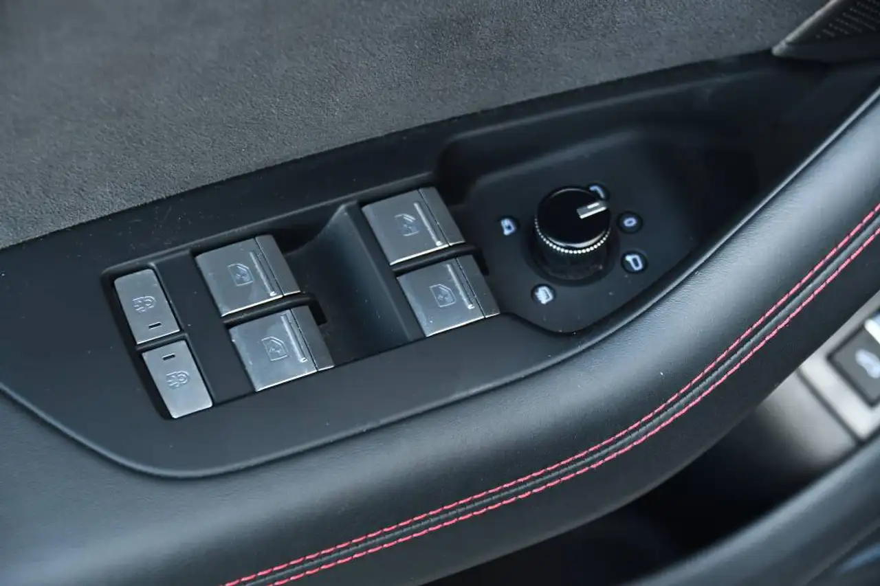 Audi RS6 - Image 13