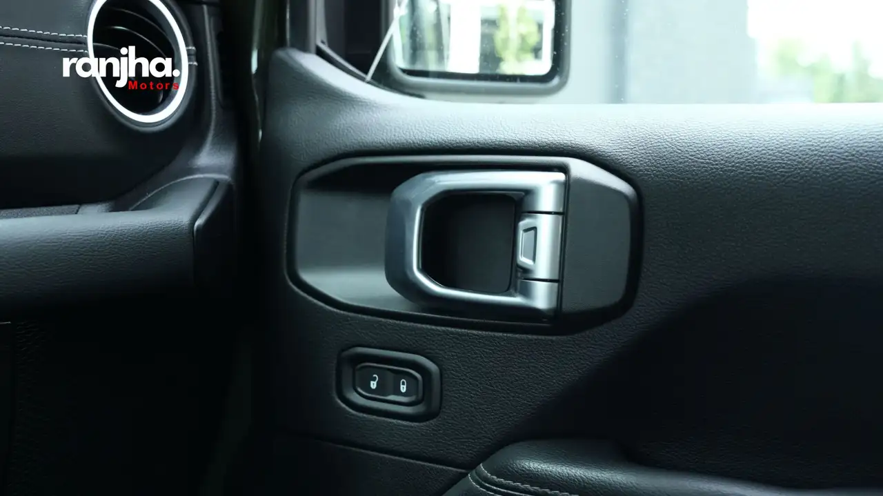 Jeep Wrangler - Image 28