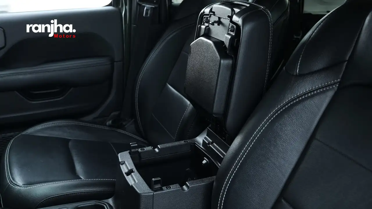 Jeep Wrangler - Image 31