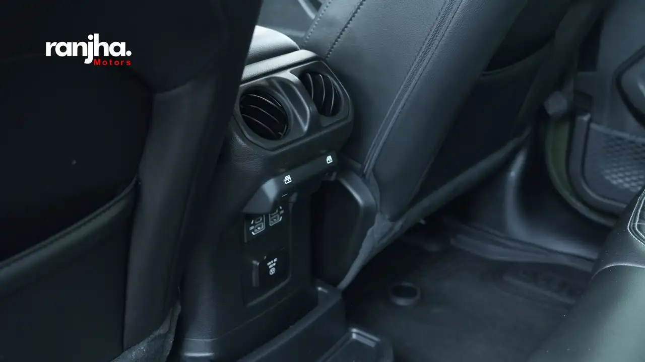 Jeep Wrangler - Image 35