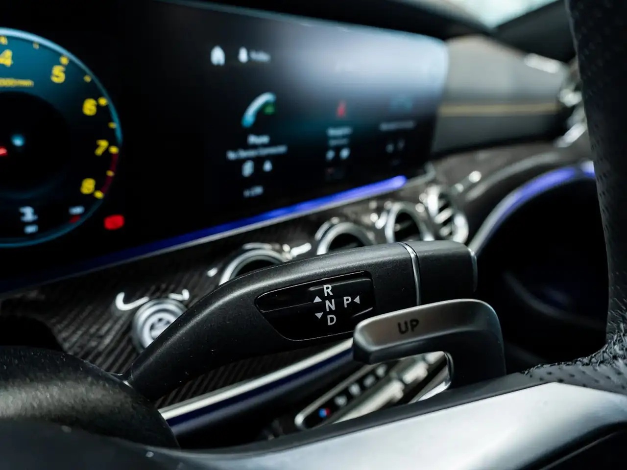 Mercedes-Benz E-Class - Image 19