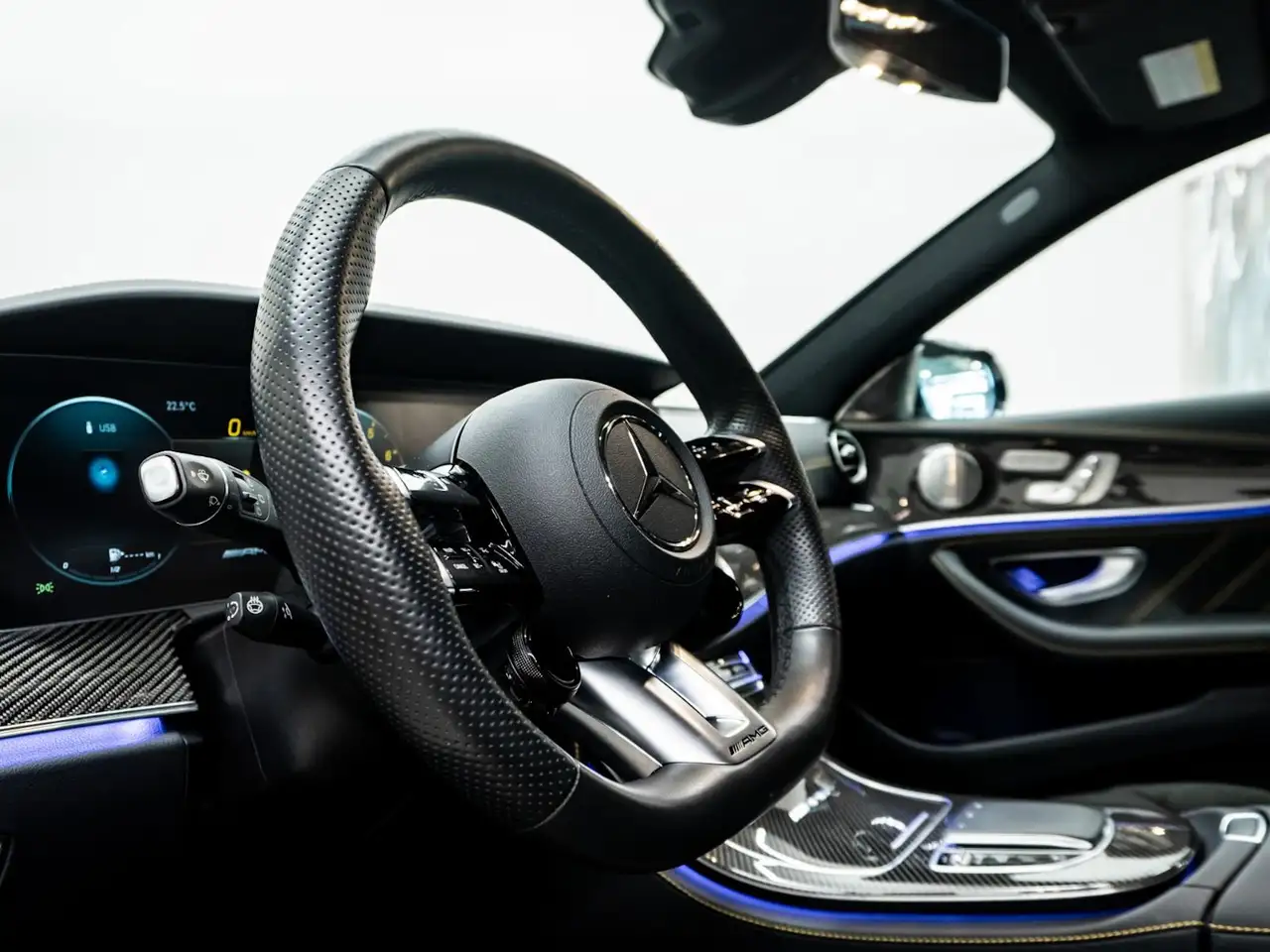 Mercedes-Benz E-Class - Image 32
